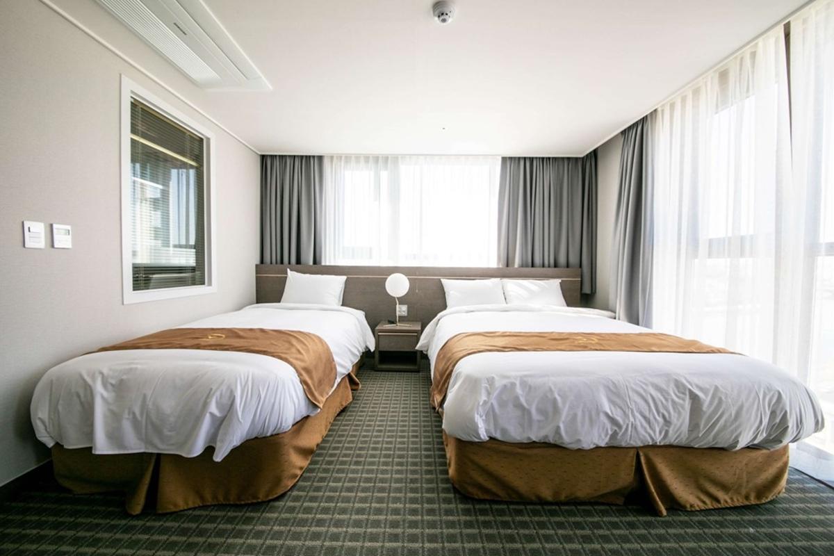 Golden Tulip Essential Namgang Hotel Jinju Buitenkant foto